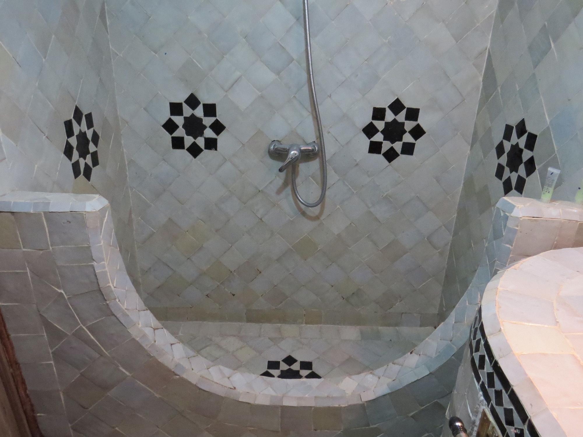 فندق رياض عروس شامل طنجة المظهر الخارجي الصورة